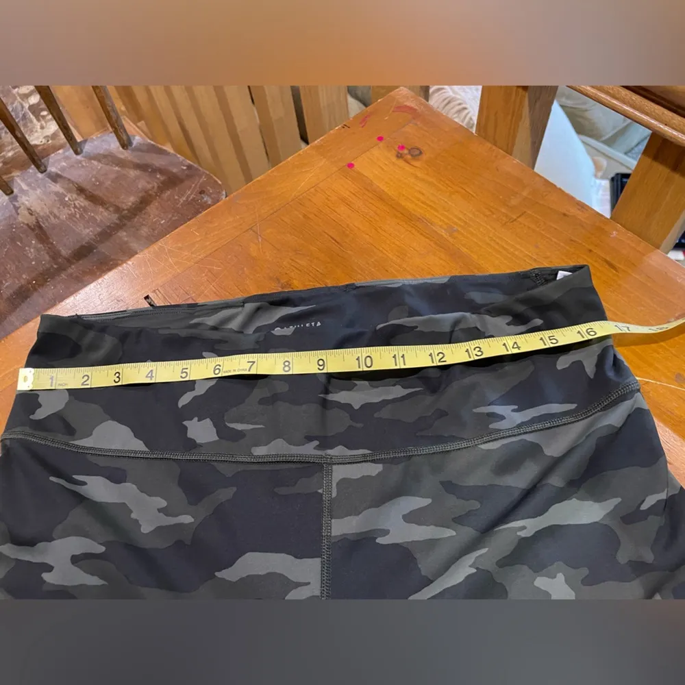 ATHLETA Ultimate 7/8 tights in camo. Size XLtall - Image 6