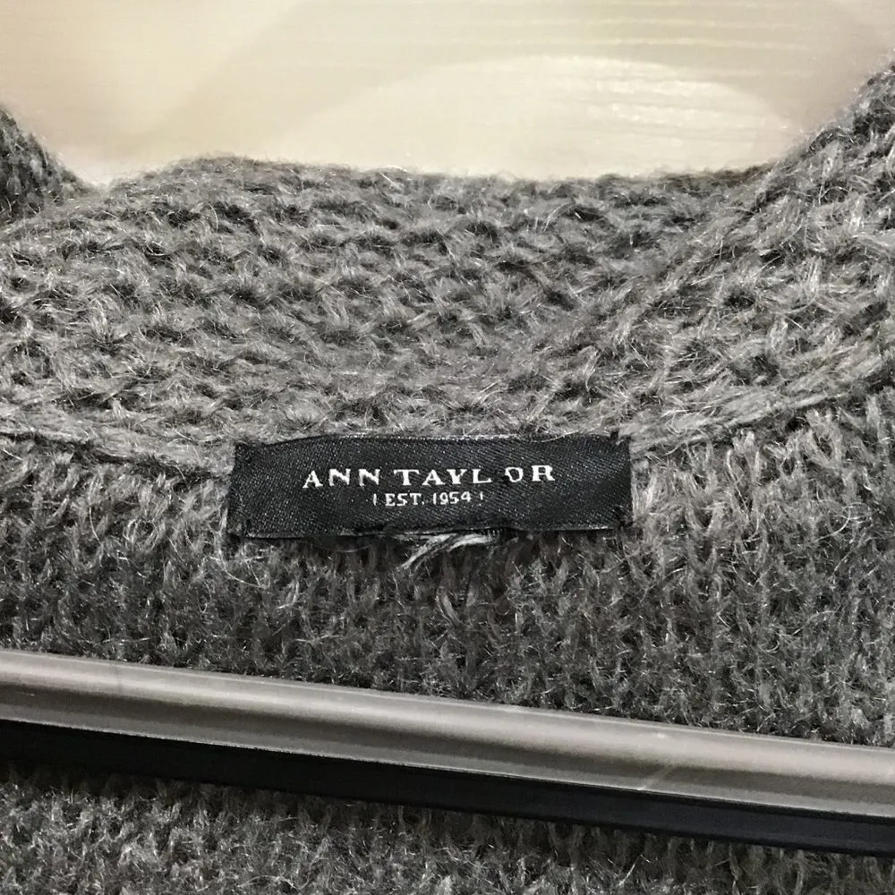 ANN TAYLOR Mohair Gray Sweater Size Large Drape Neck Long Sleeve Chunky Knit - Image 2