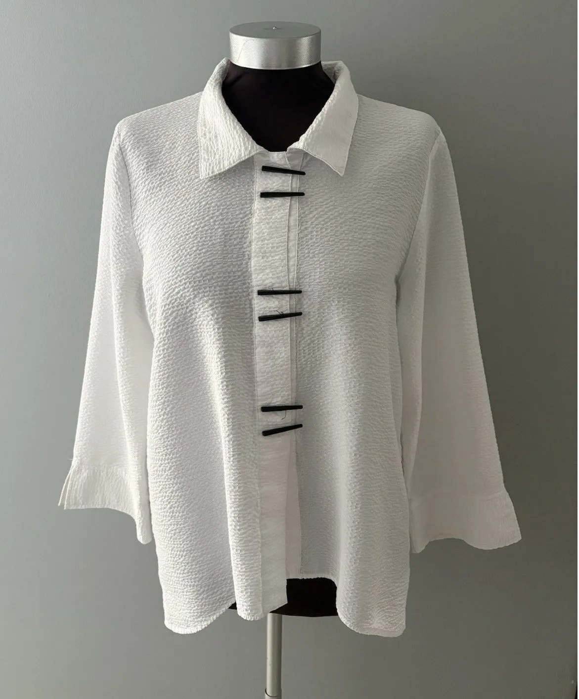 Habitat Seersucker Swing Top Size M White Elongated Buttons Lightweight Artsy - Image 1
