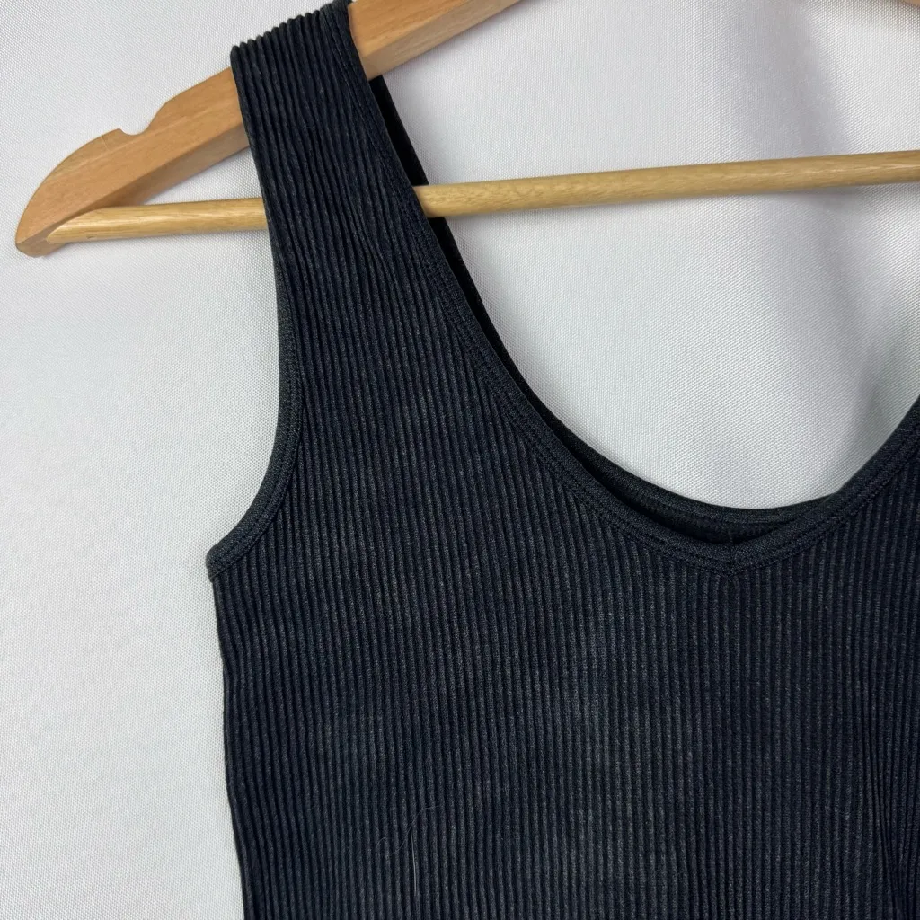 Suzette Collection Black Seamless Ribbed Cropped Tank Top S/M - Image 4