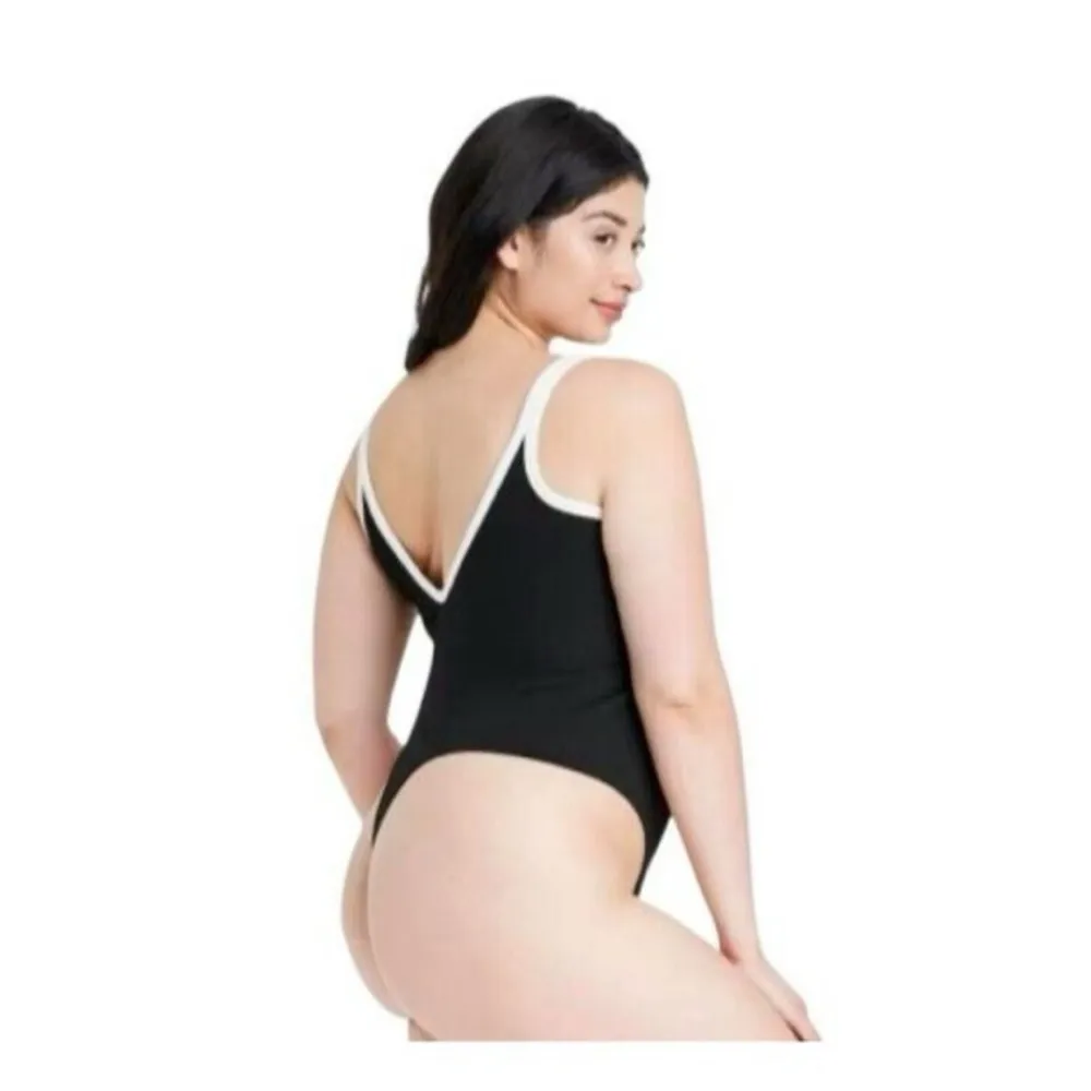 Colsie Women’s textured Bodysuit with contrast trim & Keyhole XL - Image 4