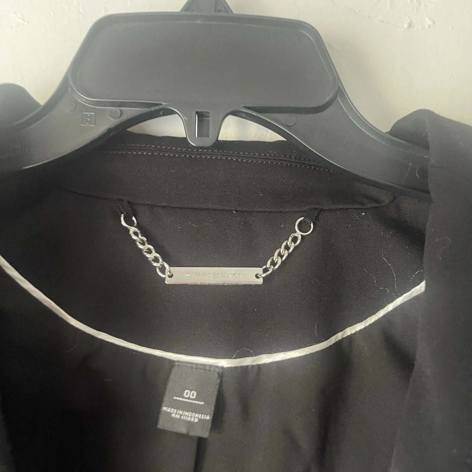 White‎ House Black Market Women's Size 00 Black Ruffle 2 Button Blazer Jacket - Image 5