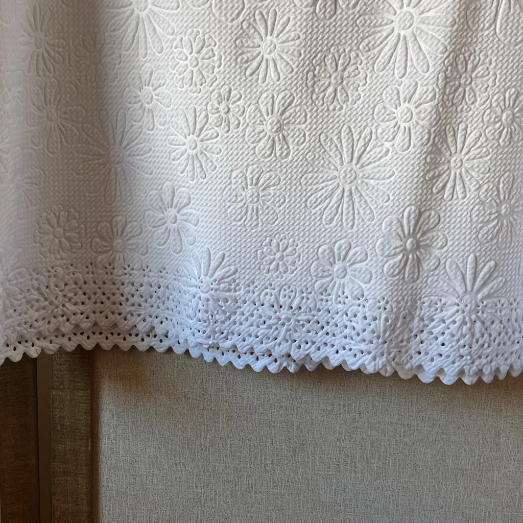 BonWorth White Textured top nwt pm - Image 8