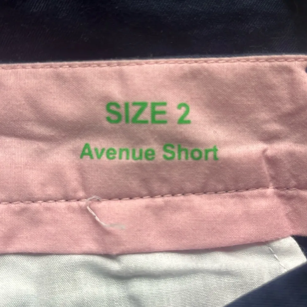 Lilly Pulitzer navy blue cotton Avenue shorts size 2 . - Image 3