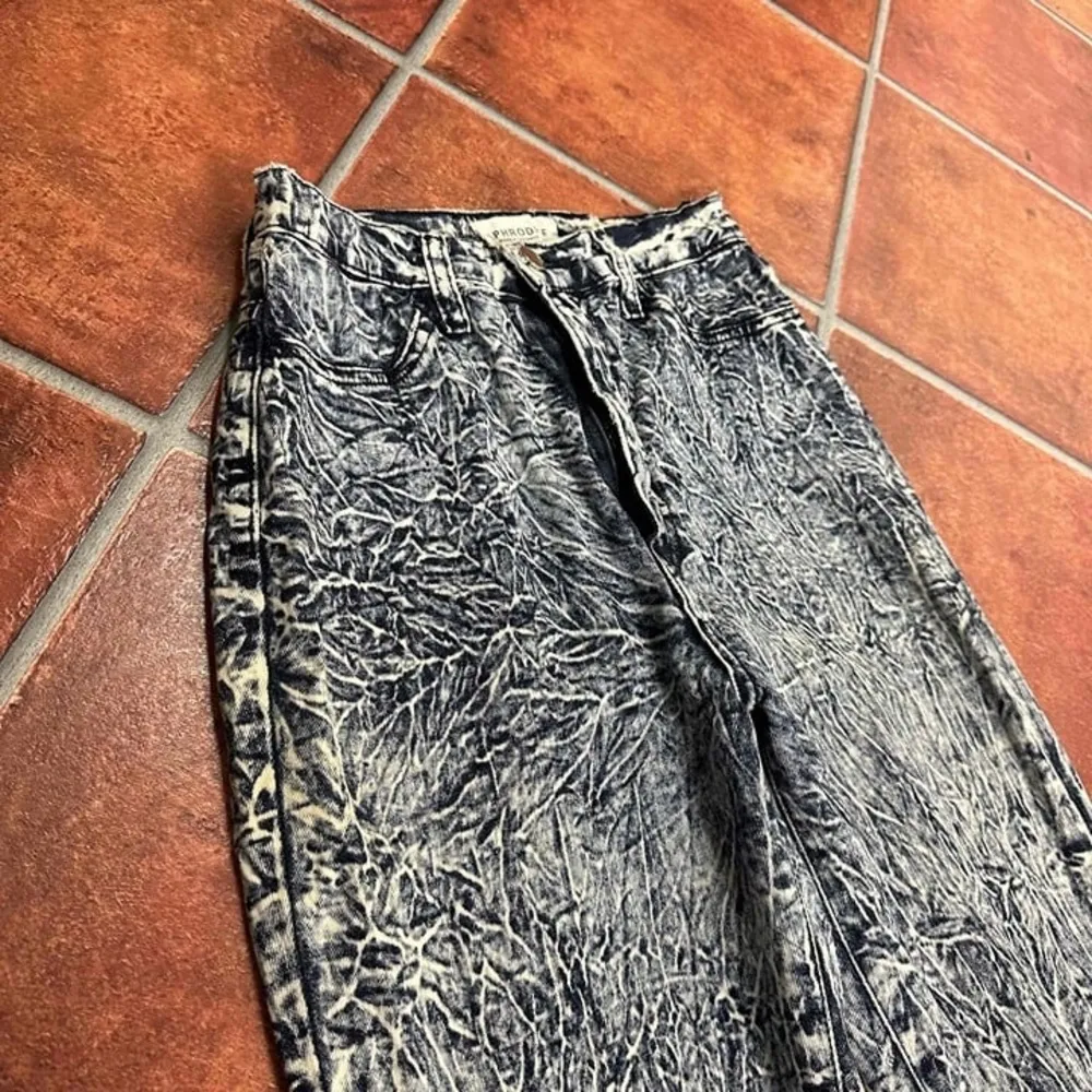 Aphrodite Blue Acid Wash High Waist Stretch Jeans Size 9 - Image 9