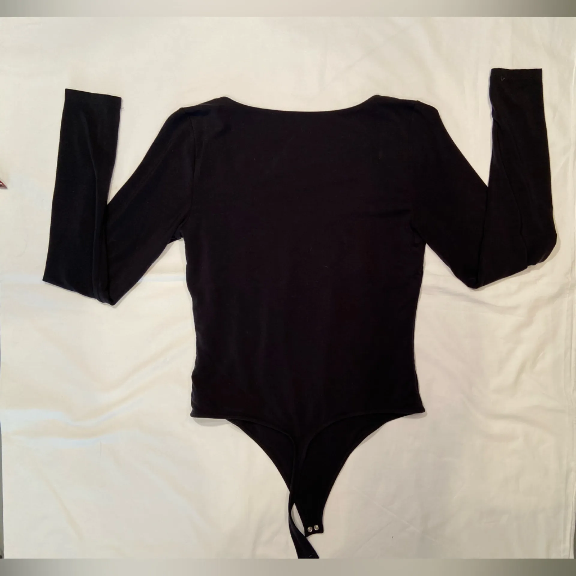 Aritzia, Wilfred Black Body Suit,‎ long sleeve, scoop neck, size Medum - Image 3