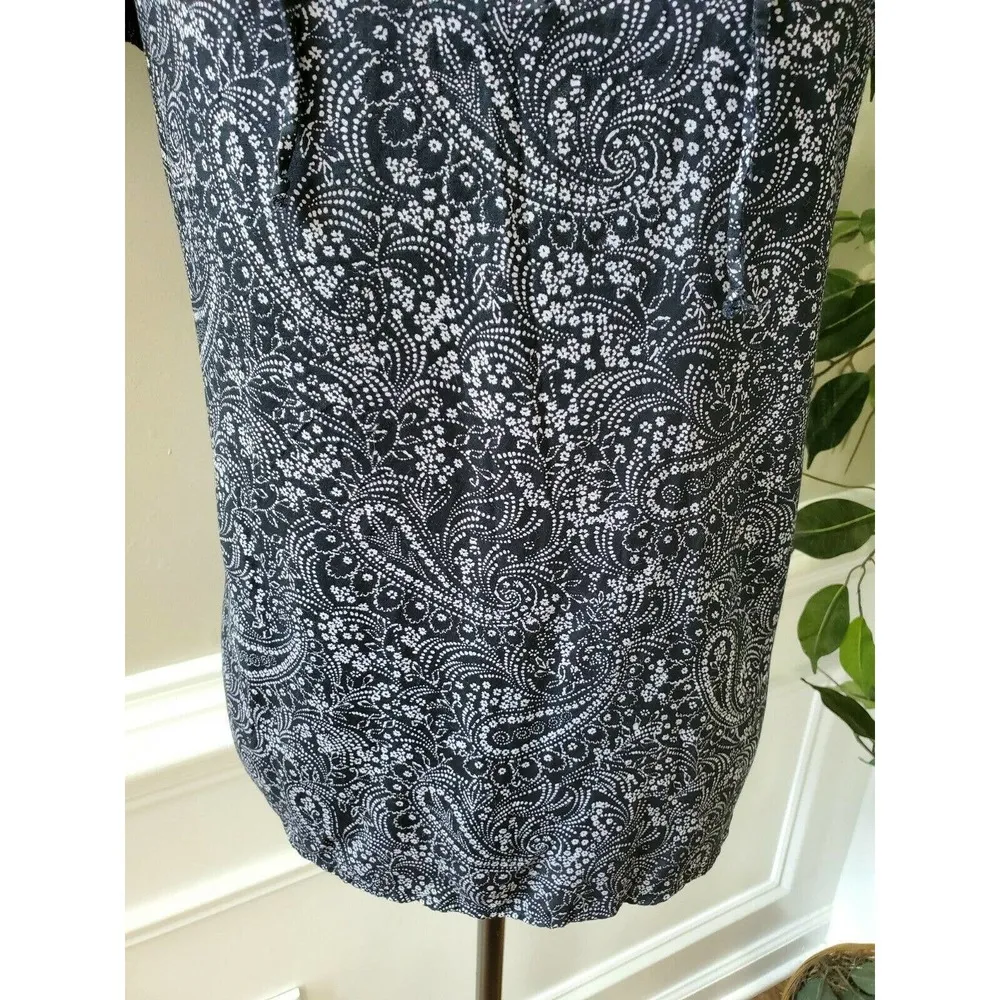 Old Navy Women's Black Paisley 100% Rayon Short Sleeve Casual Blouse Size Small - Image 4