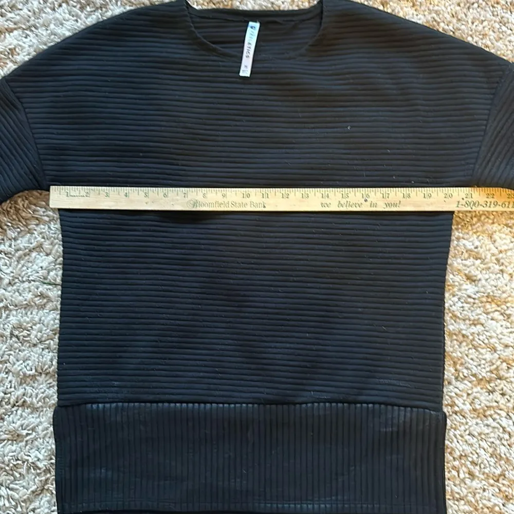 Fabletics Bre Long Sleeve Tunic Quilted Sweatshirt Black Size Medium - Image 2