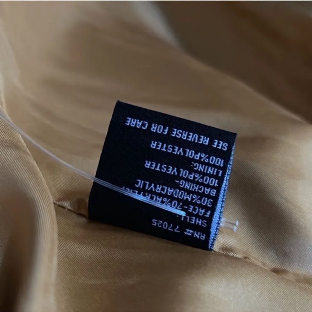 Wendy Williams Mustard/Yellow Faux Fur
Jacket( Size Small) Yellow - Image 6