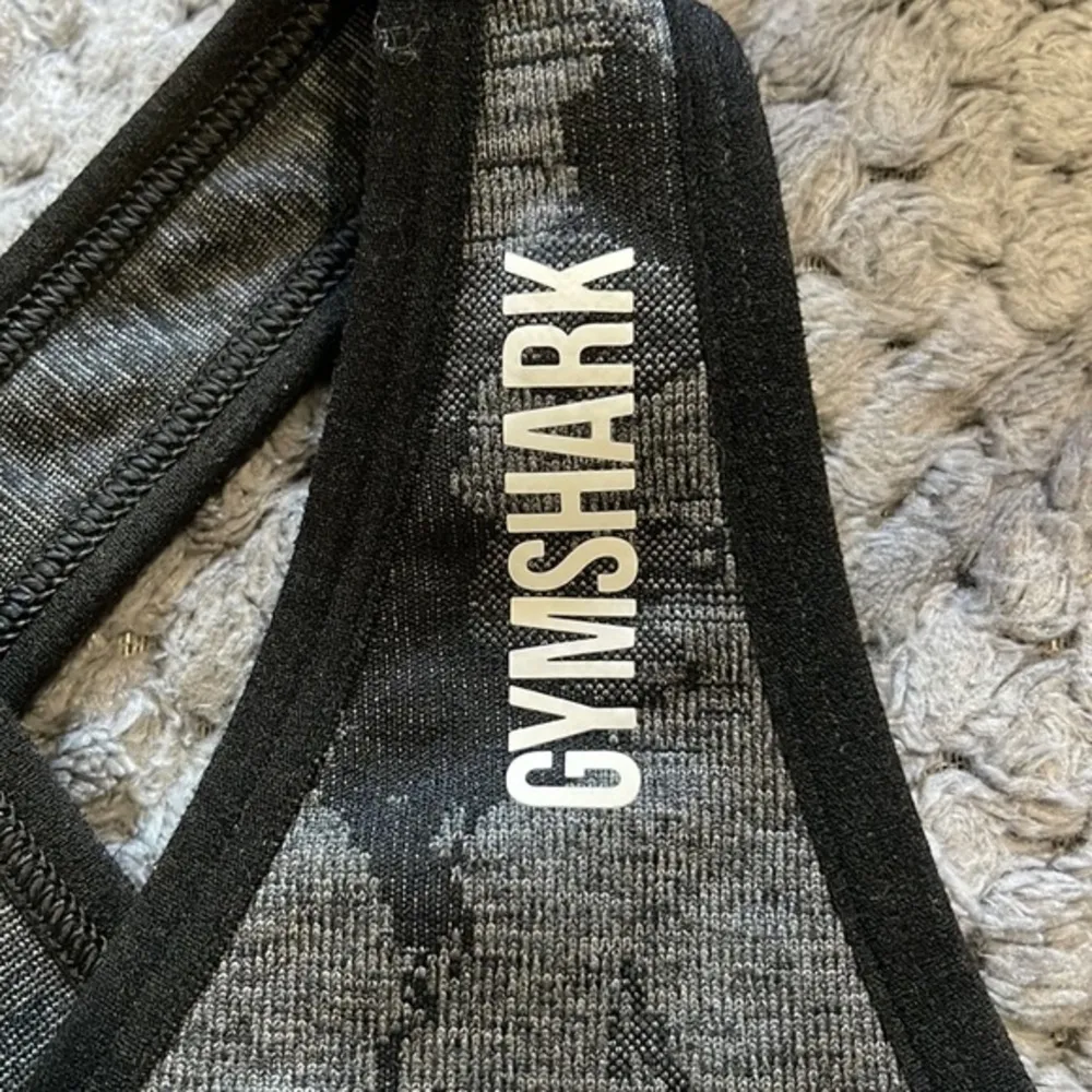 Gymshark Adapt Camo Black Gray Seamless Sports Bra Activewear SZ Small EUC #4431 - Image 6