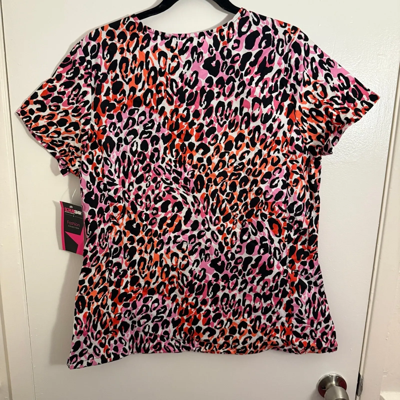 Scrubstar Women's Medium S/S Pink Leopard Scrubs Short NWT - Image 6