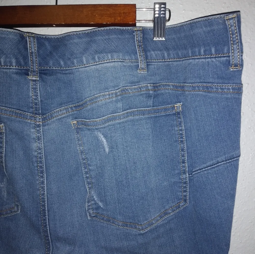 Torrid Bombshell Skinny 26T Distressed Jeans Shorys Plus - Image 6