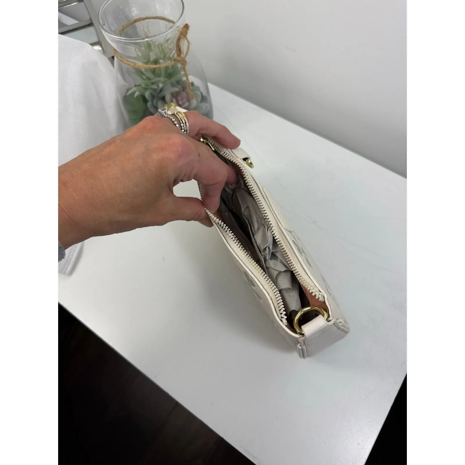 Cute NWOTs Women’s Purse White - Image 5