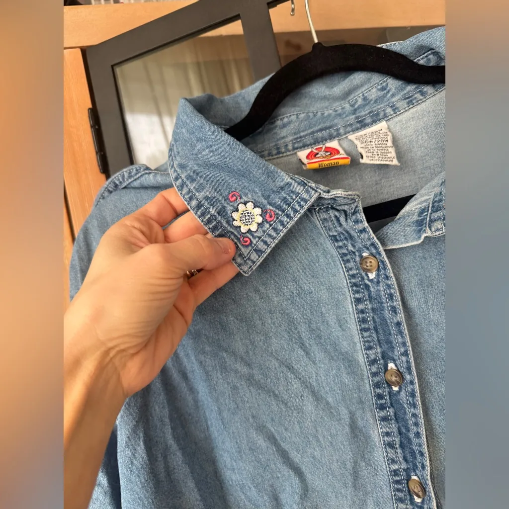 Vintage 90s Tweety Looney Tunes bird Embroidered Denim Shirt plus button down - Image 7