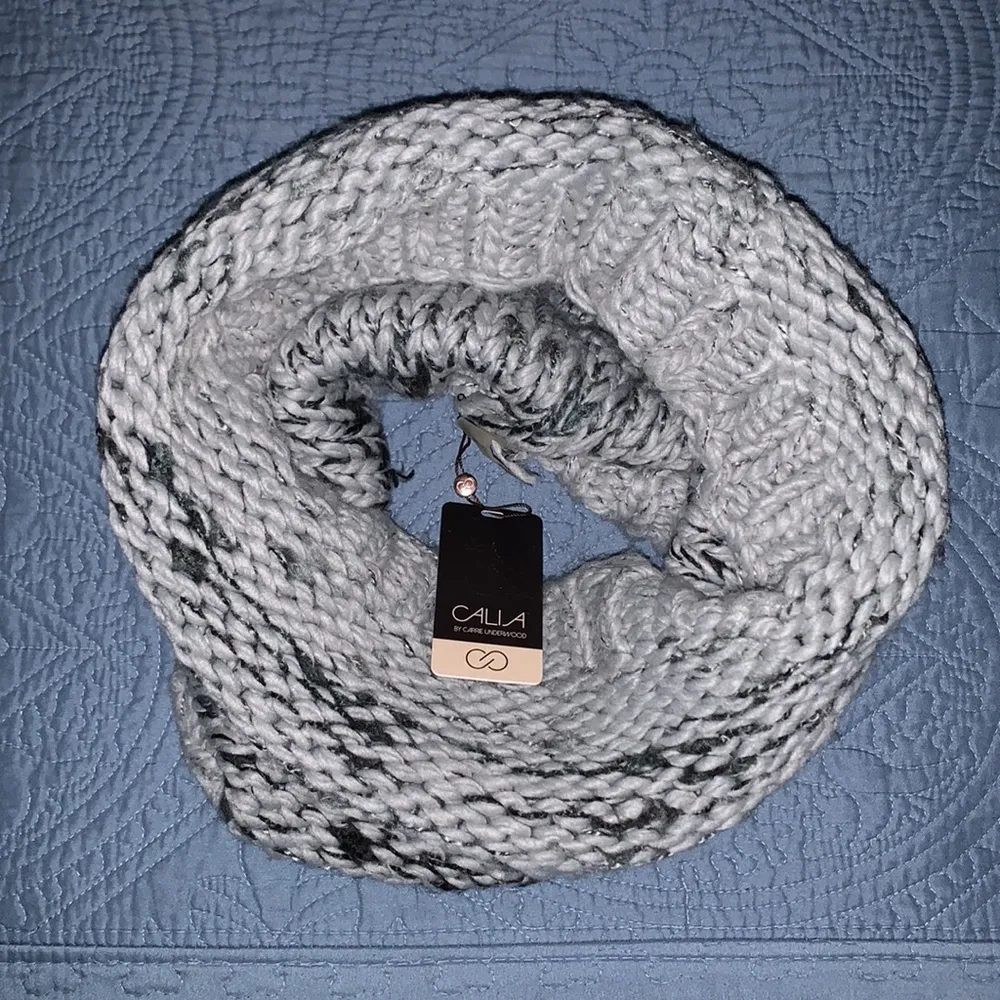 Calia‎ Chunky Knit Gray Scarf - Image 3