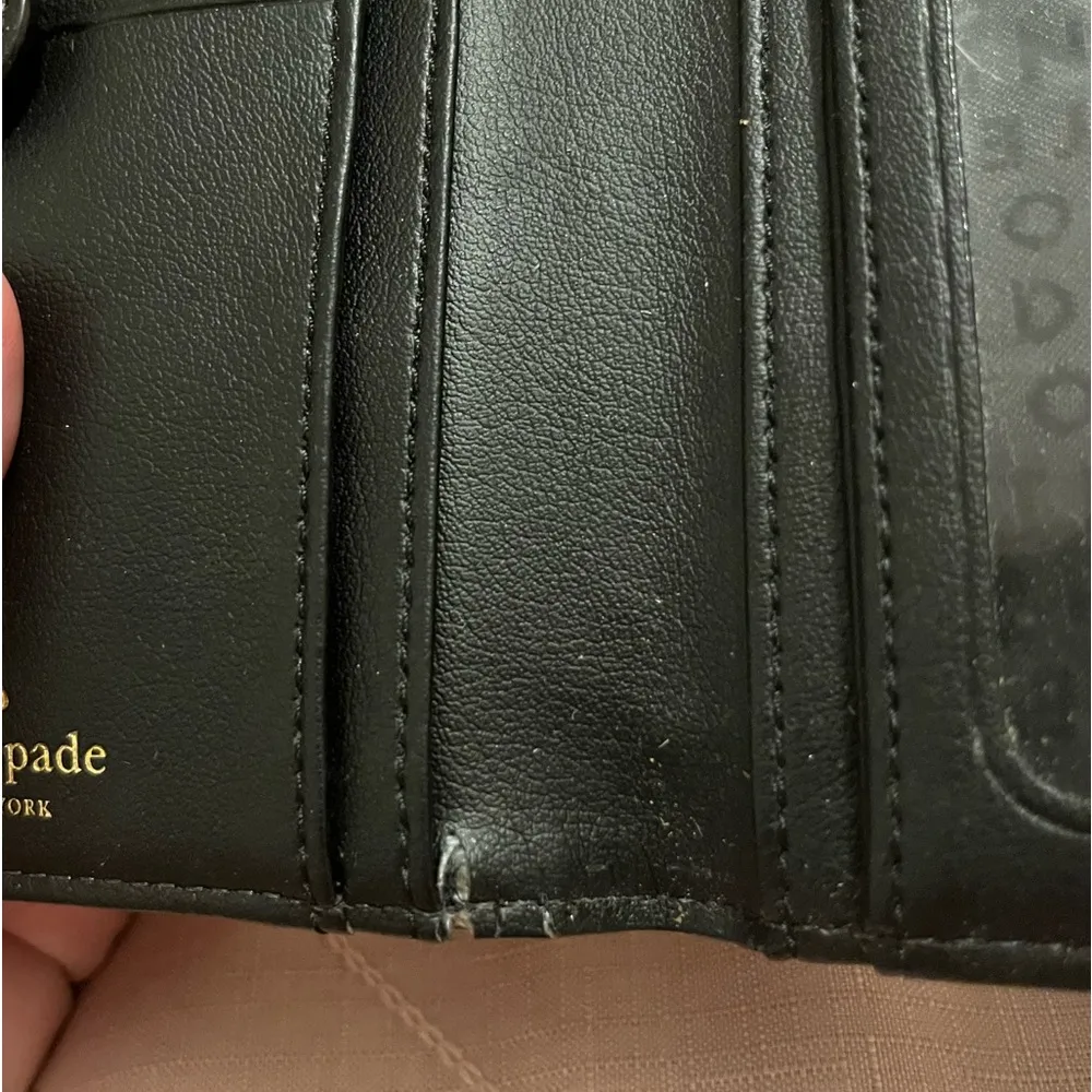 This is a very cool leather Kate spade clutch wallet - Image 5