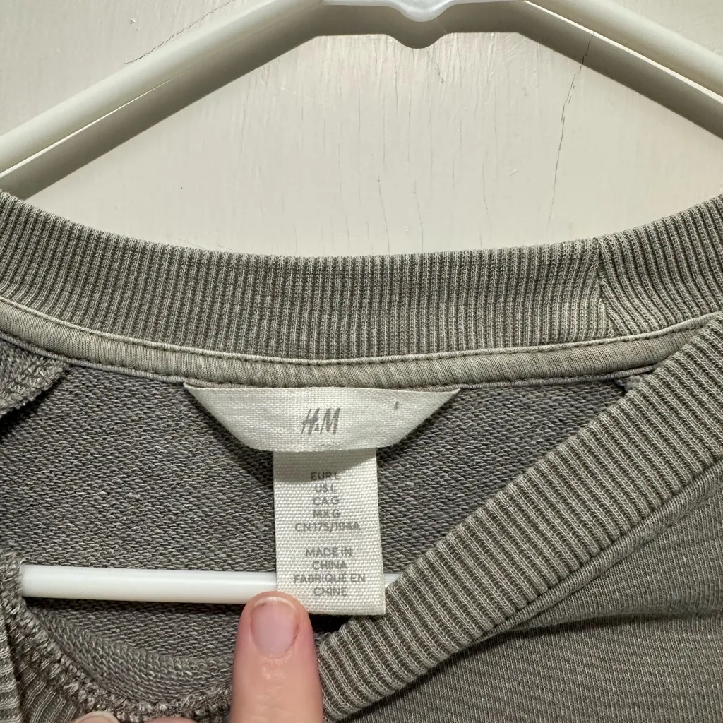 H&M sweater - Image 3