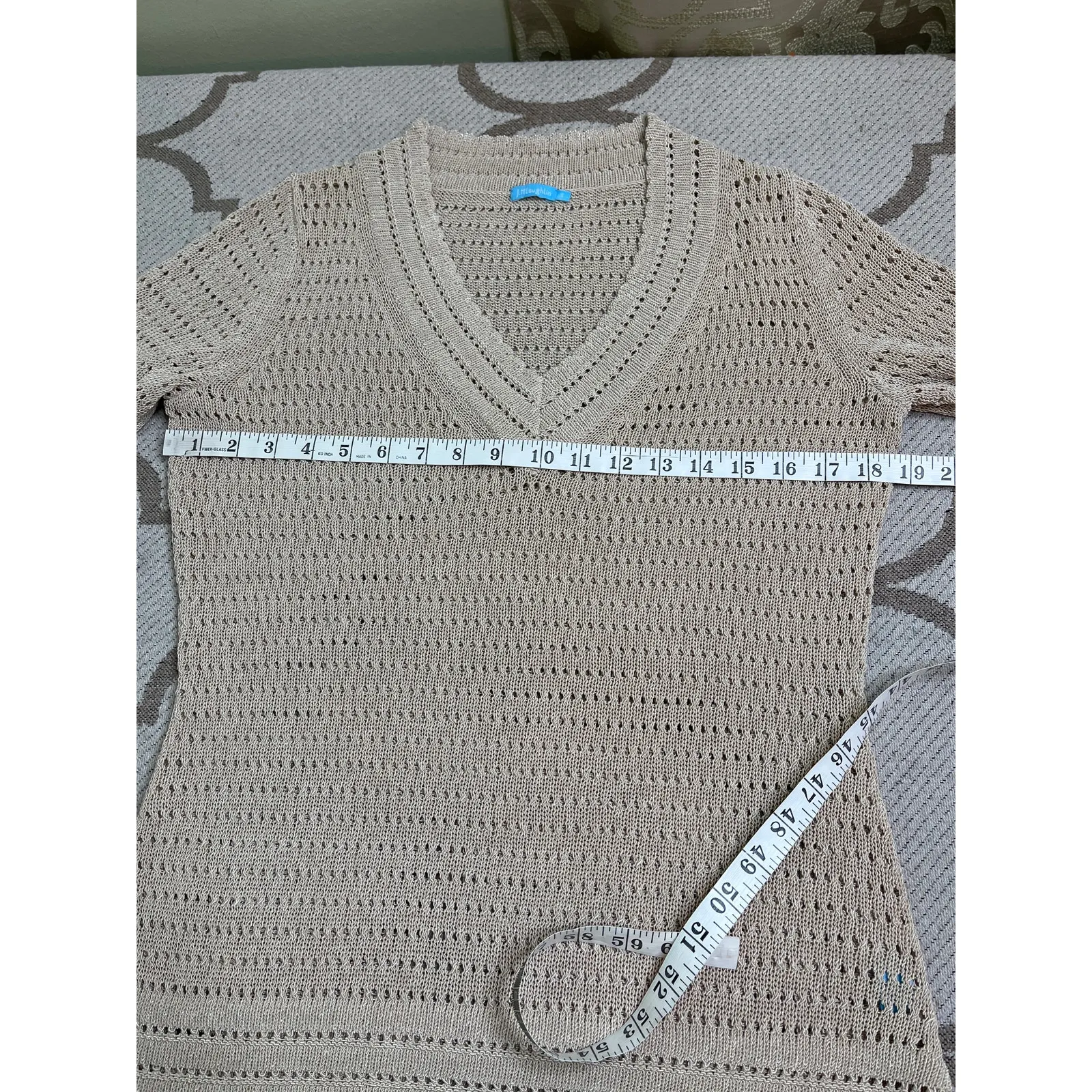 J. McLaughlin v-neckline loose knit 3/4 sleeve sweater, size small - Image 7