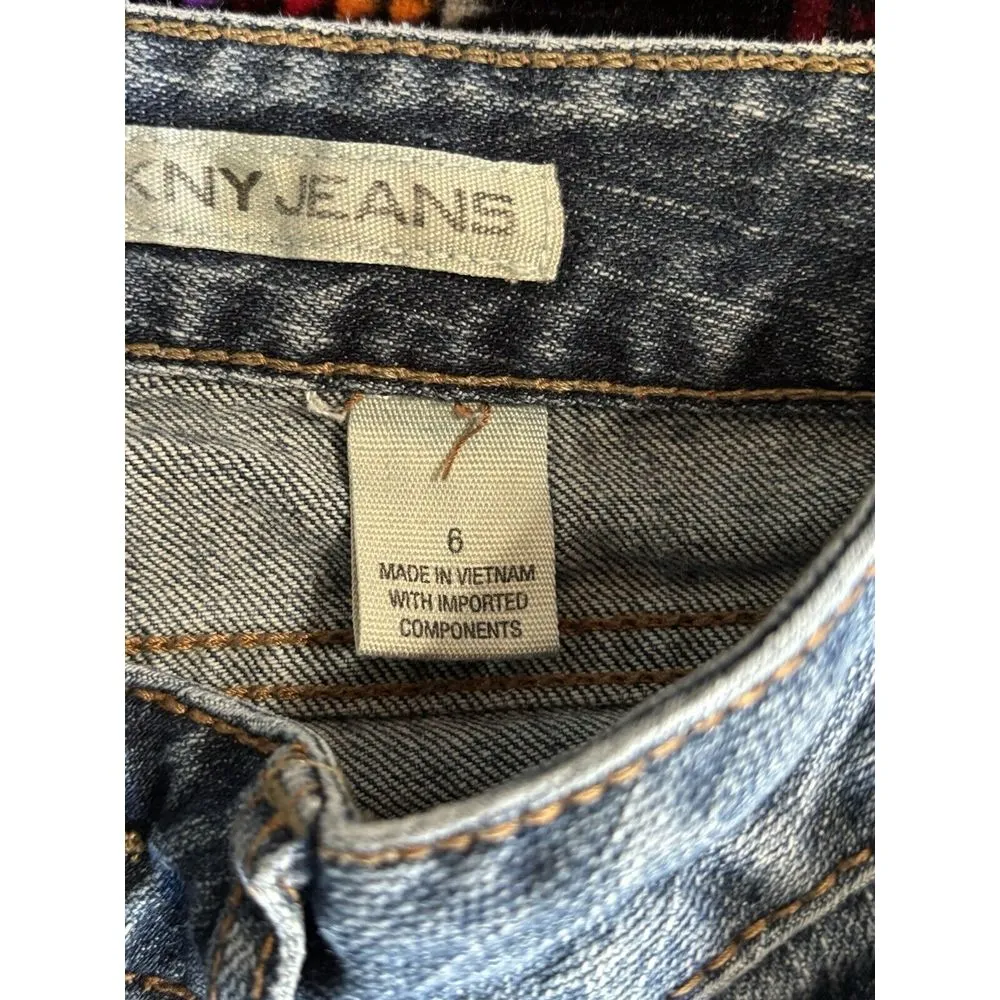 DKNY Medium Wash Denim Straight Leg Jeans Low Rise‎ Size 6 Pockets Logo - Image 5