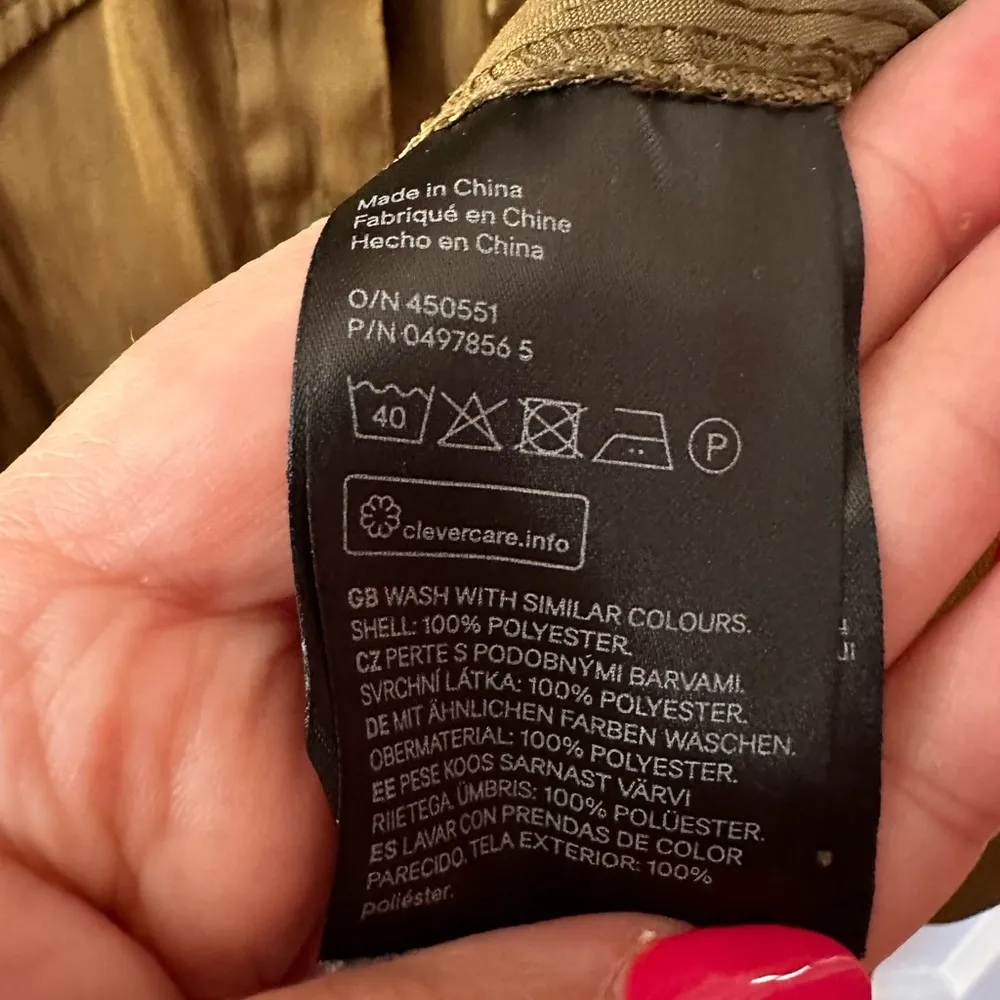 H&M Olive Green Satin Sleeveless Button Up Blouse - Image 8