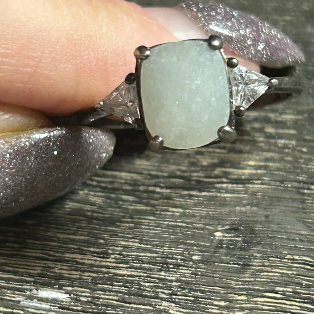 Elegant Silver and Green Gemstone Ring Avon Size 11 Sterling Silver - Image 2