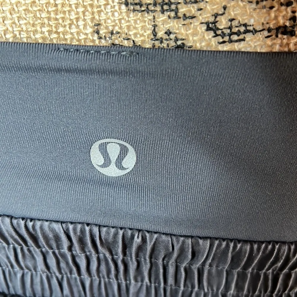 Lululemon Charcoal Gray Top Size 8 - Image 4
