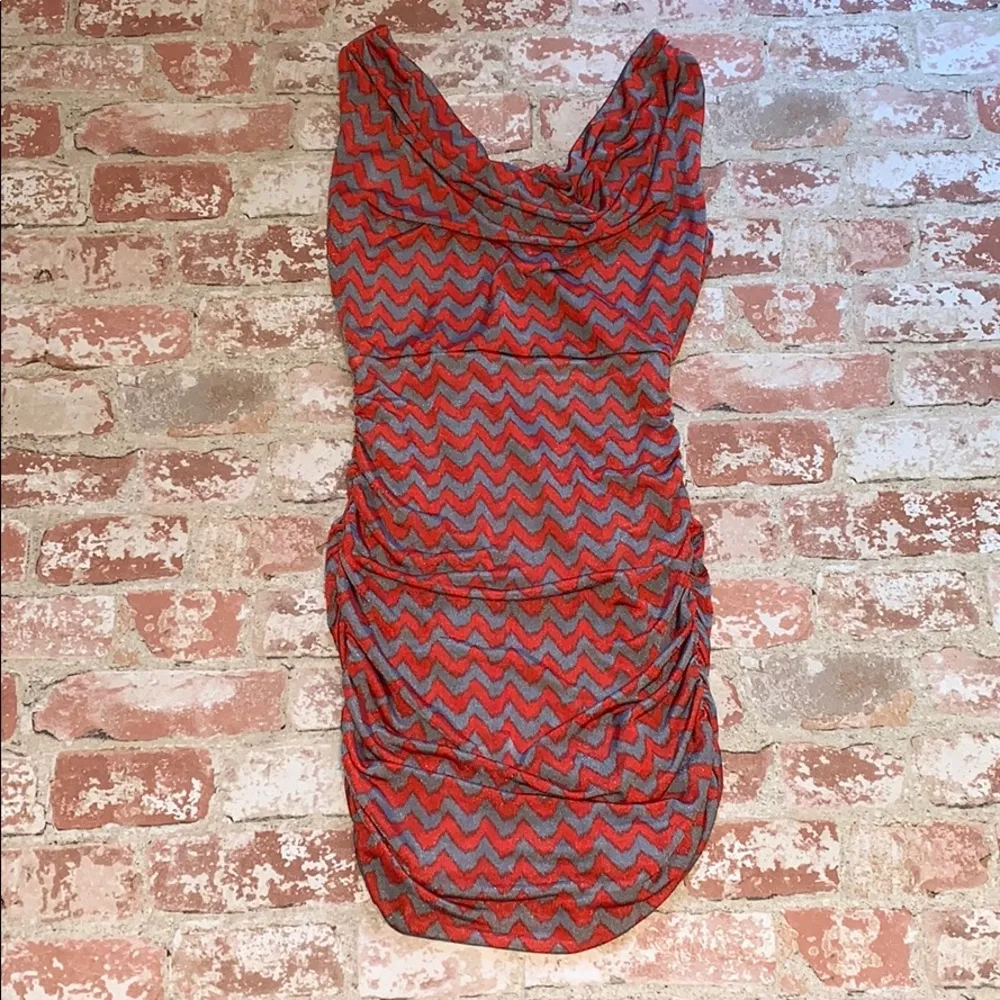 Soprano chevron body con party dress small - Image 2