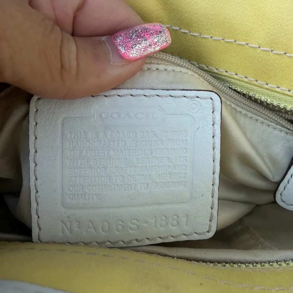 Vintage Coach Yellow and White Shoulder Bag - Image 4