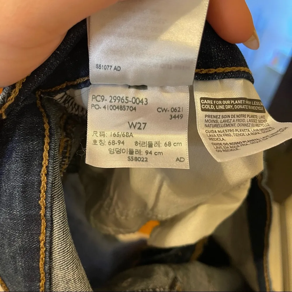 Levi's Mid Length Denim Short in Maui Ocean Depths Dark Wash Size 27 - Image 8