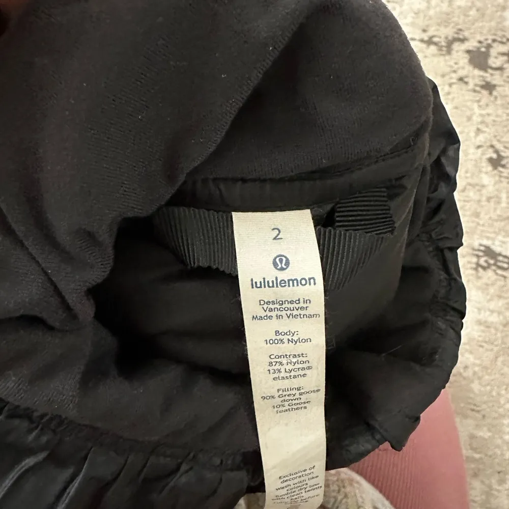 Lululemon Down For A Run Vest II Size 2 - Black - Image 5