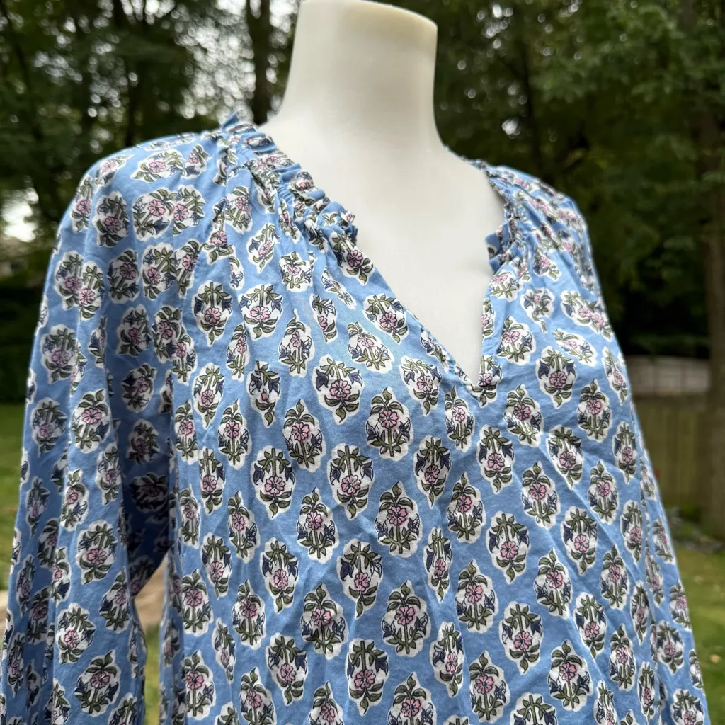 J Crew Artist Top Womens size XXS 2XS Blue Floral Notch Ruffle V-Neck Shirt - Image 2