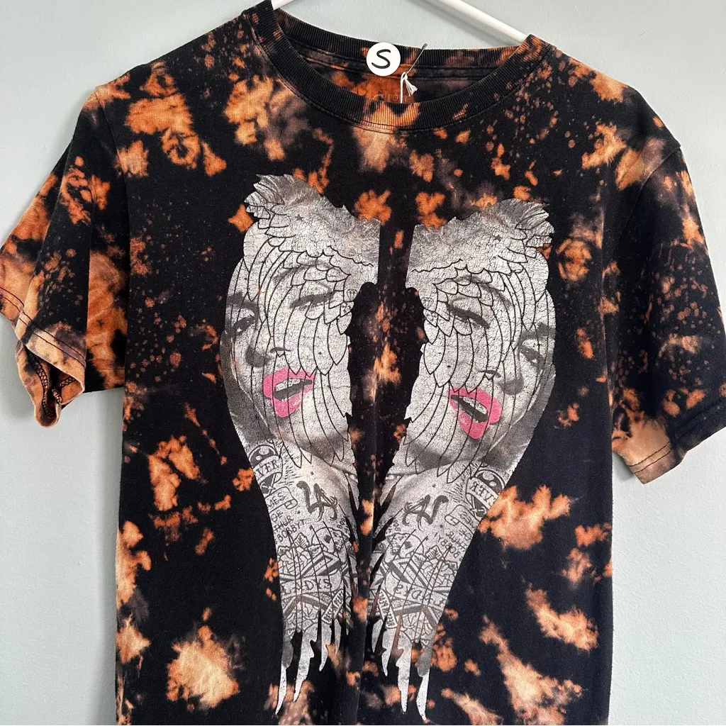 Marilyn Monroe Angel Reverse Tie-Dye Graphic T-Shirt small - Image 4