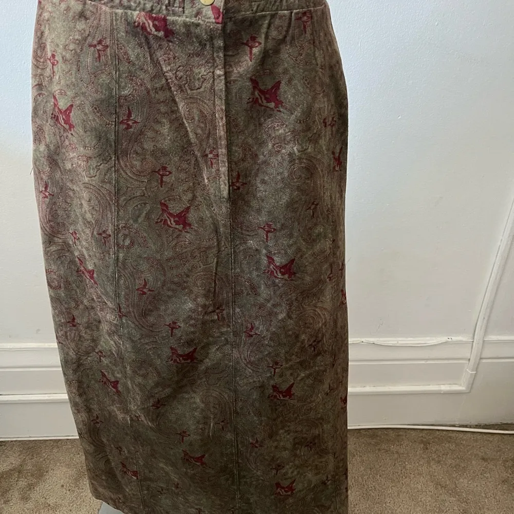 Vintage 80s Authentic Imports leather green red paisley A line maxi skirt medium Brown - Image 2