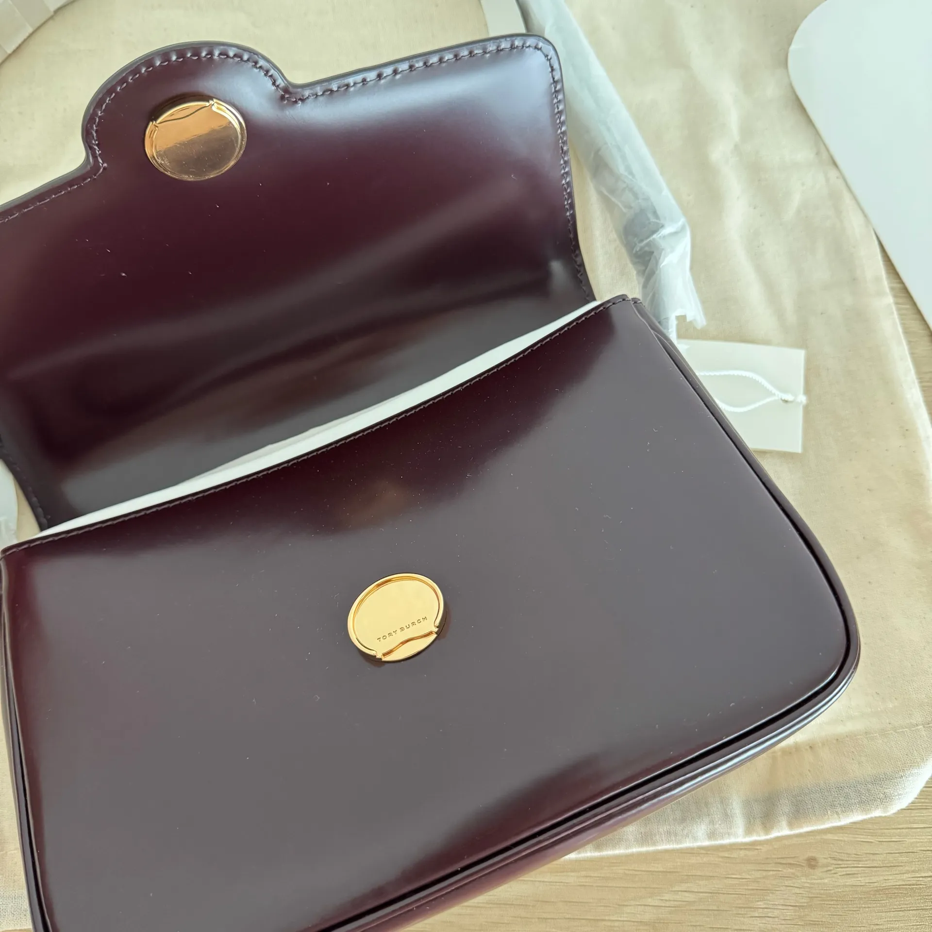 Tory Burch Robinson Spazzolato Convertible Shoulder Bag Burgundy - Image 11