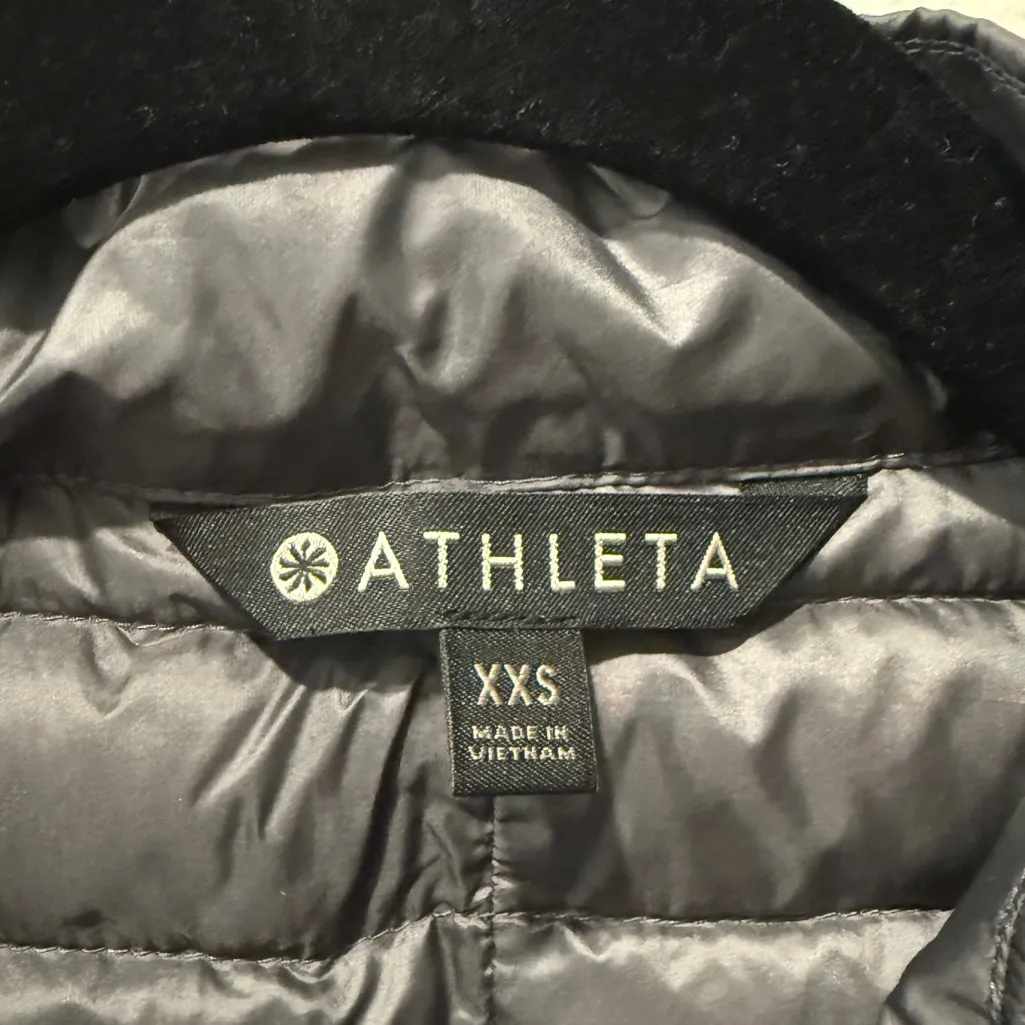 Athleta Women's Gray Down Puffer Jacket - Image 4