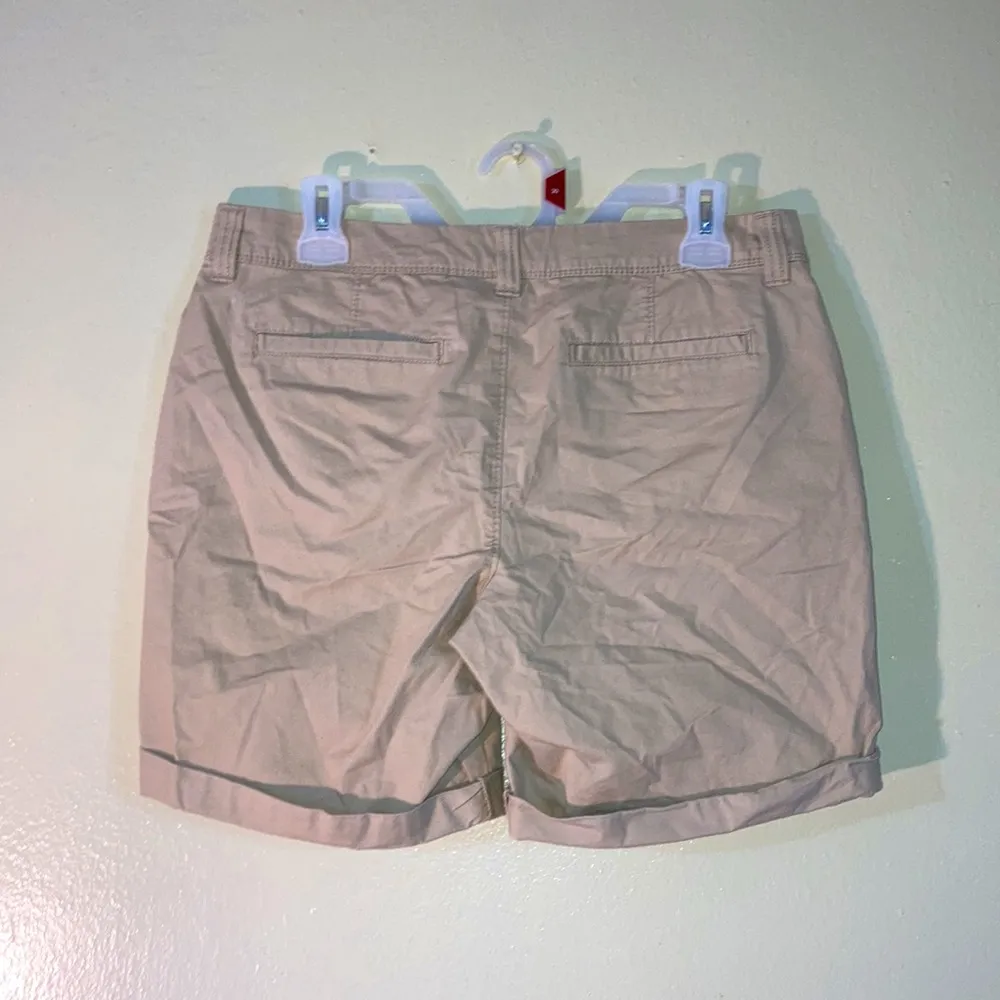 Old Navy Khakis Bermuda Casual Golf Shorts Women Size 8 - Image 2