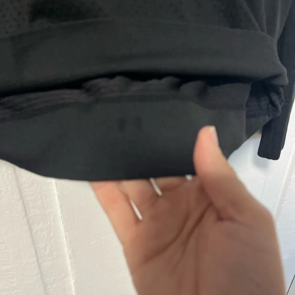 Rare Lululemon Breeze by long sleeve Lululemon across chest black size 4 - Image 7