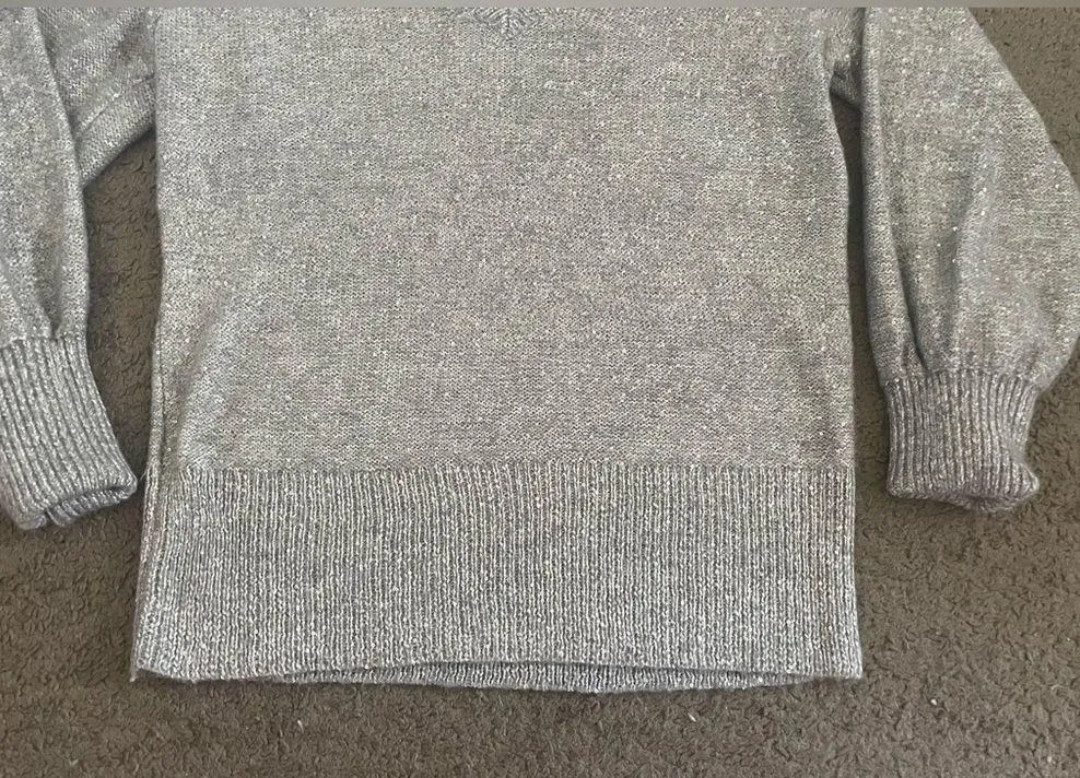 White House Black Market Gray/Silver Sequin Knit V-Neck Long Sleeve Sweater - Image 7