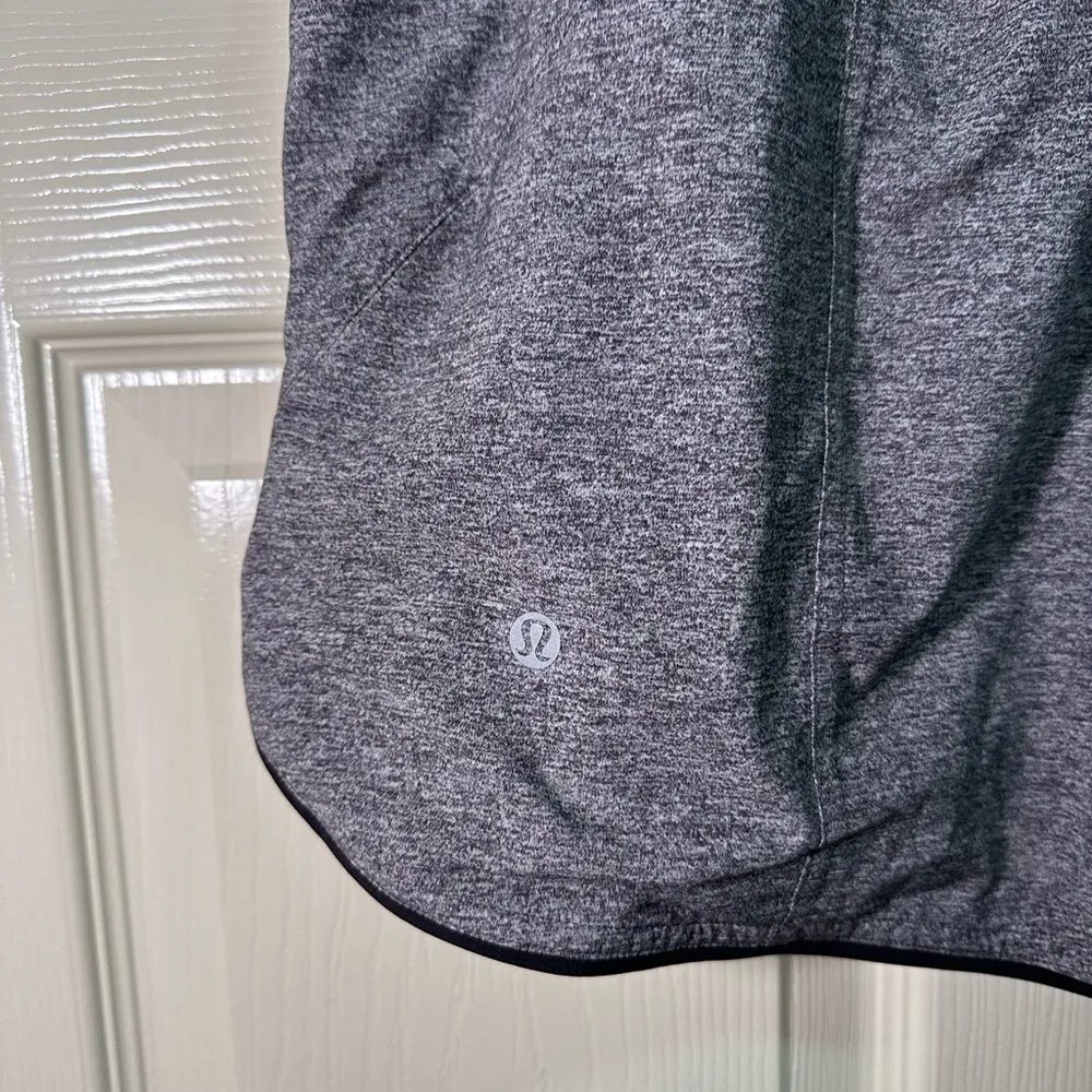 Lululemon Choose a Side Reversible Shorts Size 10 Mid Rise 3” Inseam Gray Black - Image 6