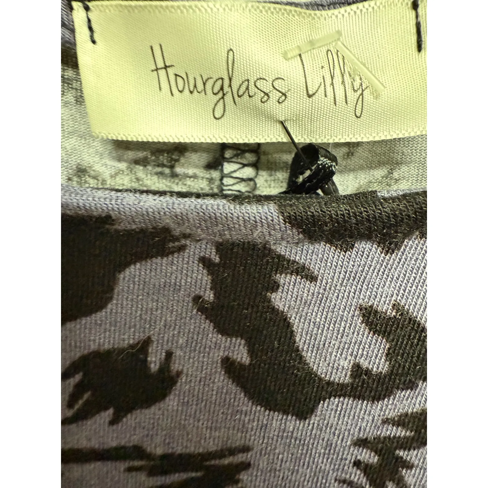 Hourglass Lilly Gray Leopard Cheetah Animal Print Size M/L Long Sleeve Dress NWT - Image 4