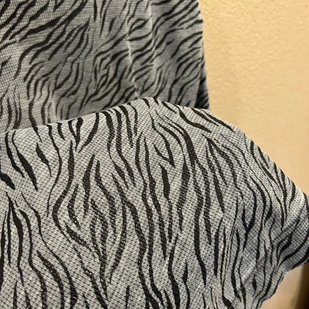 Jane + Delancey Gray Zebra Print Women’s Long Sleeve Collared Shirt - Image 6