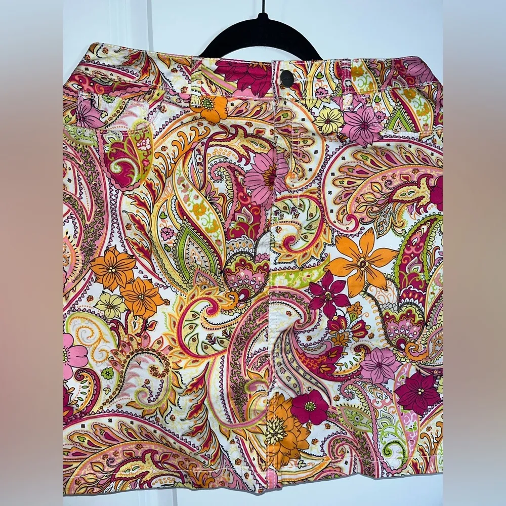Croft & Barrow Classic Fit Stretch Cotton Pink Paisley Neon Floral Skort Size 4 - Image 3
