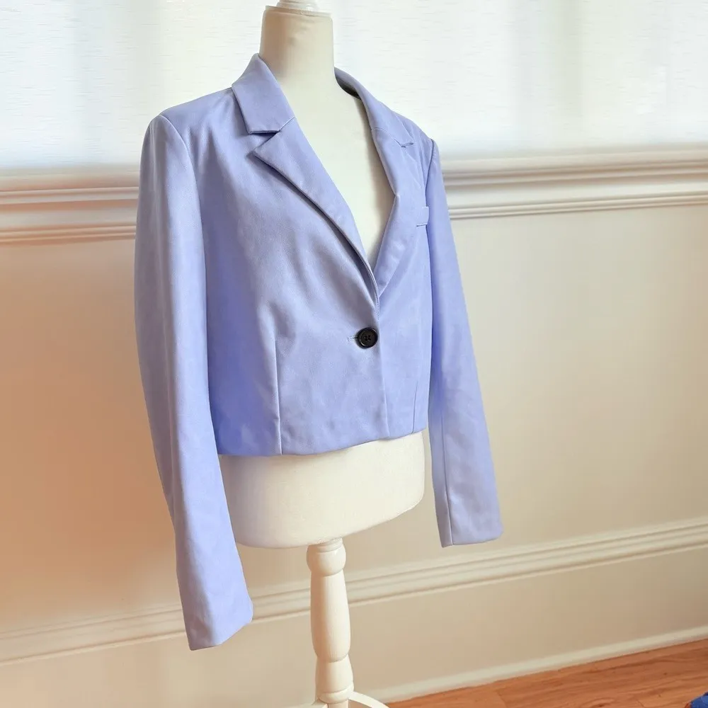 Avec Les Filles Cropped Faux Leather Jacket size Medium - Image 4