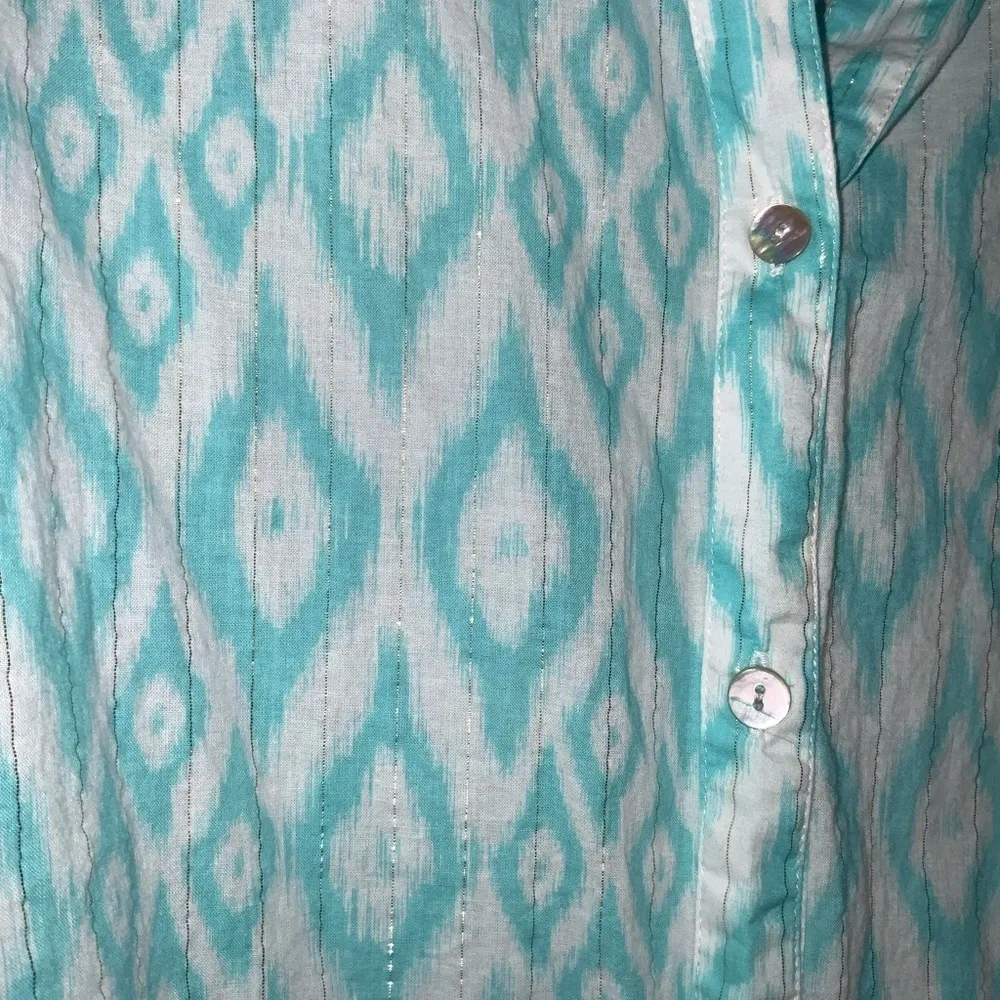 Chico’s Turquoise & White Geo Print Cotton & Metallic Tie Front Button Up Top M - Image 4