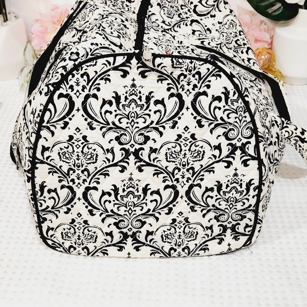 BELVAH Quilted White & Black Floral Duffle Bag With An A Stitched in Red - Image 5
