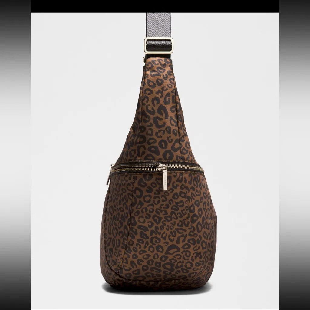 LULULEMON Large Slouchy Sling Bag 13L - leopard - Image 7