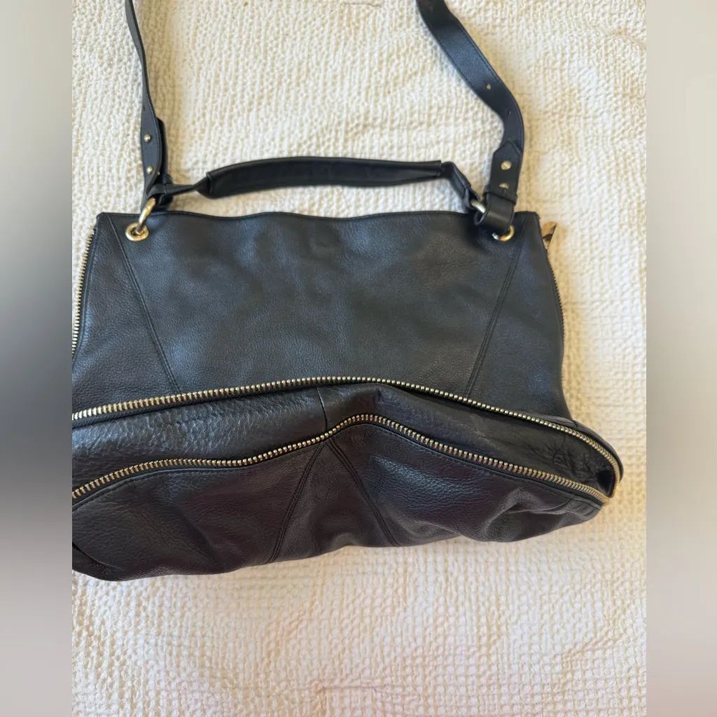 Pour La Victoria Leather Hobo Bag Black - Image 3