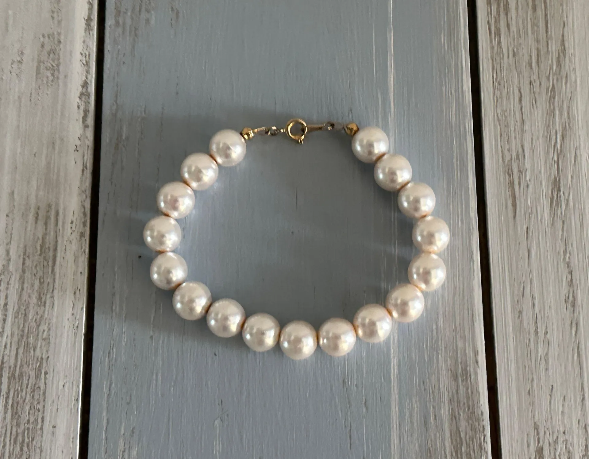Beautiful Faux Pearl Beaded Bracelet 7.75” Long White - Image 2