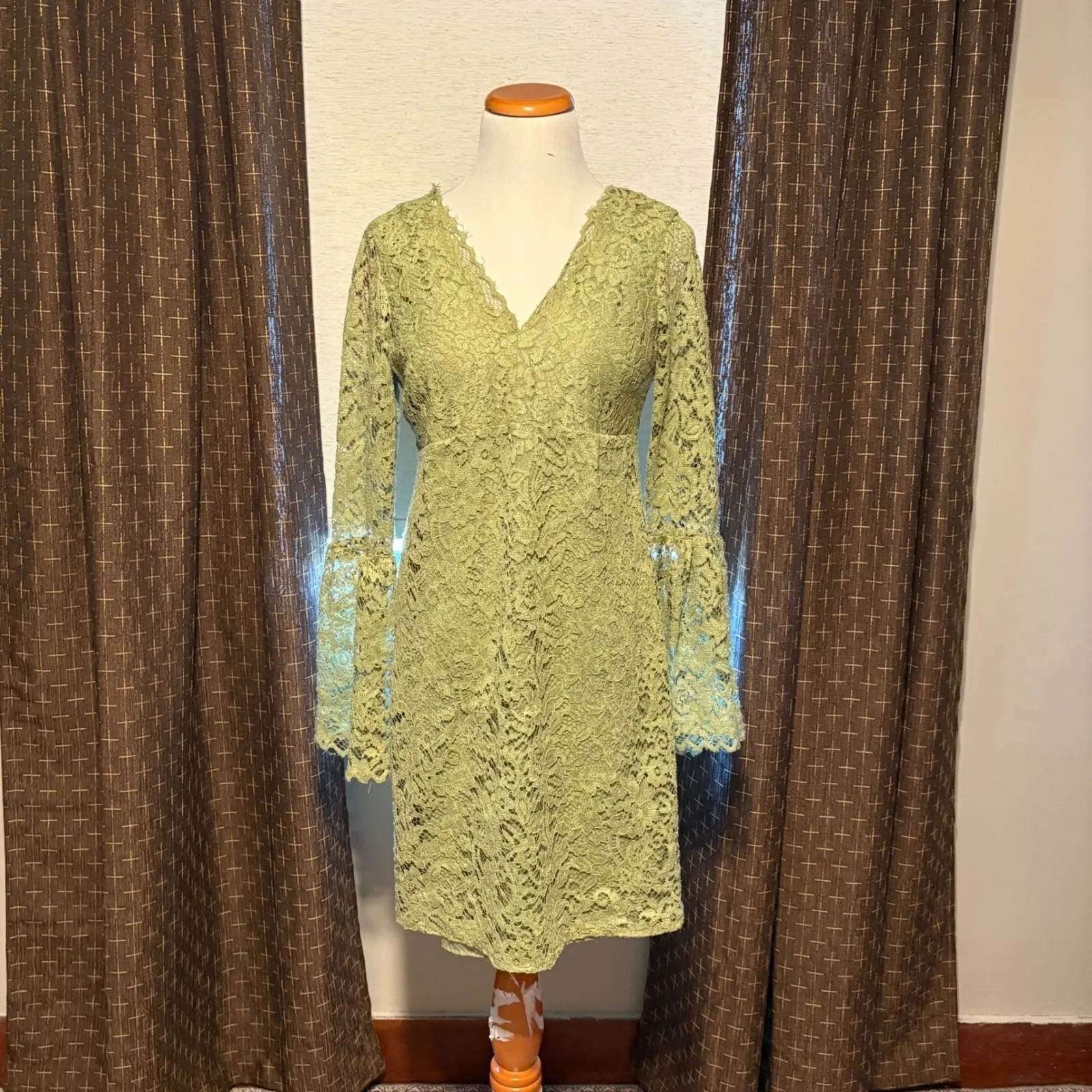 Betsey Johnson Lace Dress V Neck Bell‎ Sleeve Green Party Cocktail Size 2 - Image 2