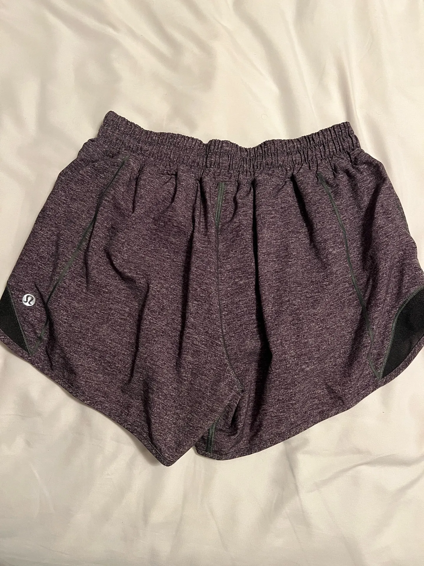Lululemon Shorts Hotty Hot 4" - Image 3